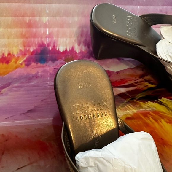 Italian Shoemakers Wedge Heeled Sandals - Picture 4 of 13